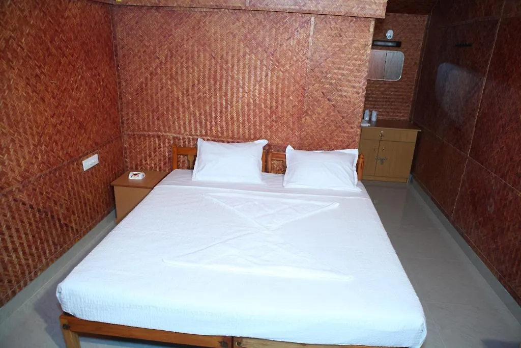 Bed & Breakfast Savithri Inn Bamboo Cottages & Resorts Varkala