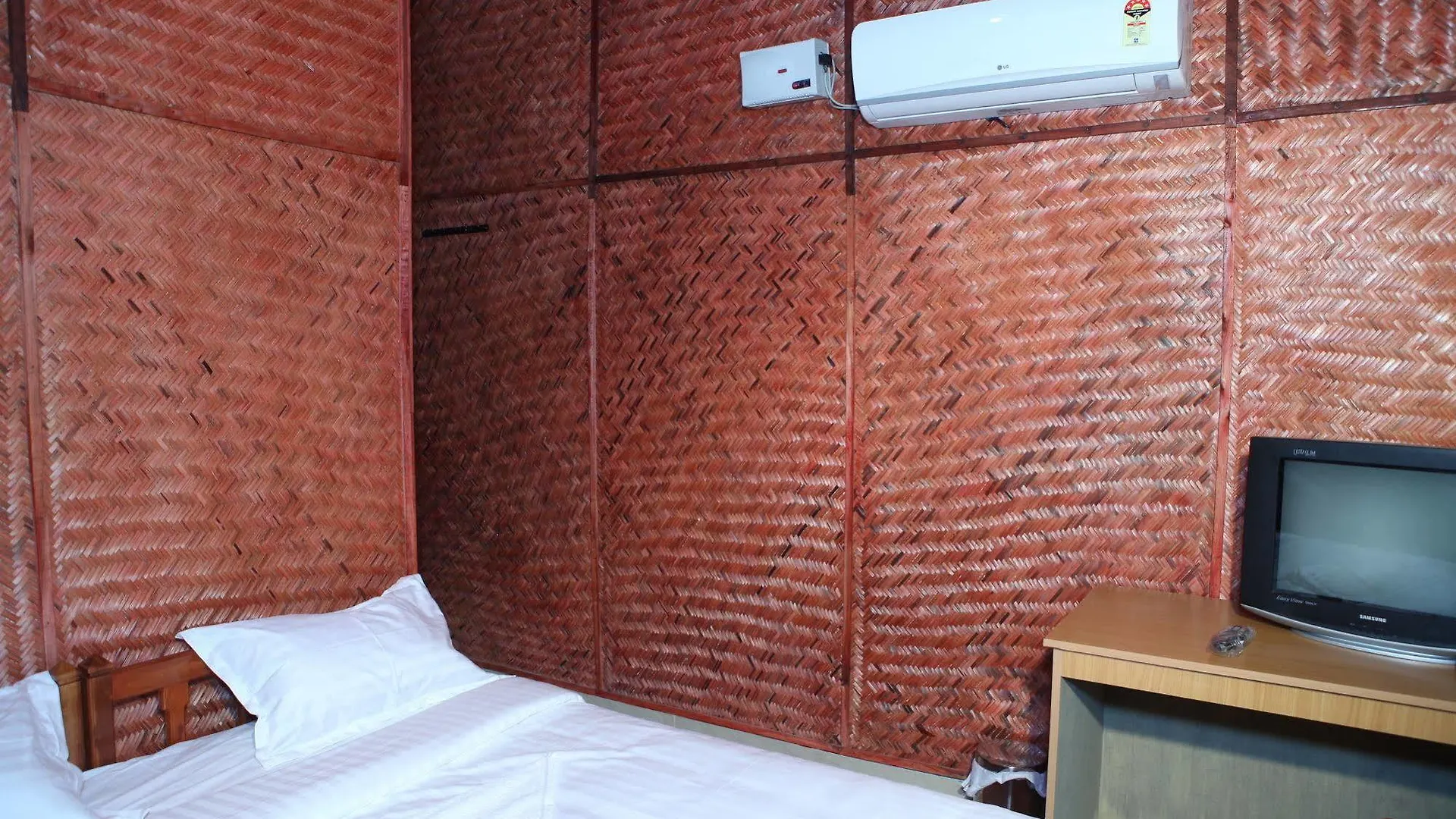 Bed & Breakfast Savithri Inn Bamboo Cottages & Resorts Varkala