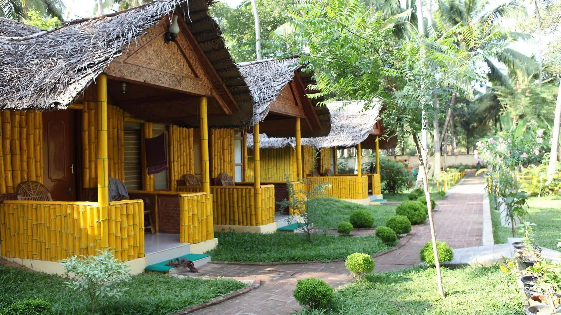 Savithri Inn Bamboo Cottages & Resorts Varkala 2*,  India